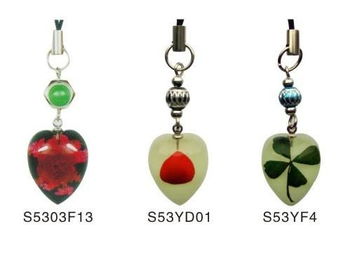 南宁市酷爱工艺制品厂 红豆真花琥珀手机链S53系列与多样化工艺的创新与匠心